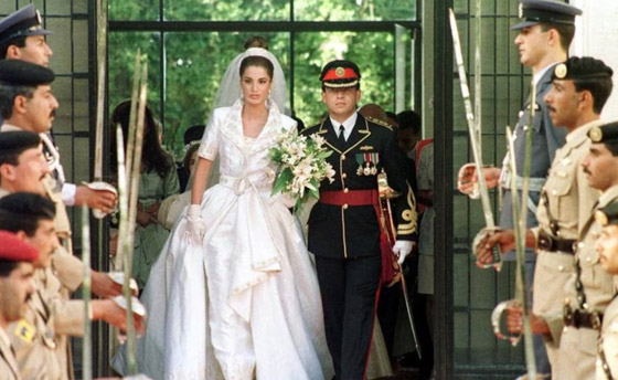  صورة رقم 11 - فيديو وصور زفاف الملك عبدالله والملكة رانيا، وظهور بطاقة الحفل بعد 30 عاماً