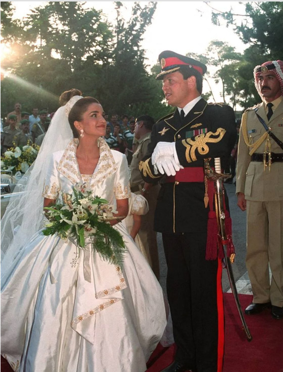  صورة رقم 13 - فيديو وصور زفاف الملك عبدالله والملكة رانيا، وظهور بطاقة الحفل بعد 30 عاماً