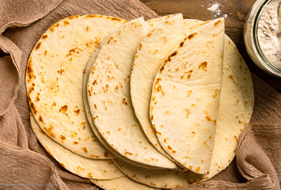  صورة رقم 8 - سهلة، سريعة ولذيذة.. إليكم 3 وصفات بخبز التورتيلا المكسيكي
