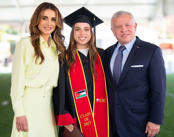 الأسرة الملكية الأردنية تحتفل بتخرج الأميرة سلمى بدرجة البكالوريوس صورة رقم 2