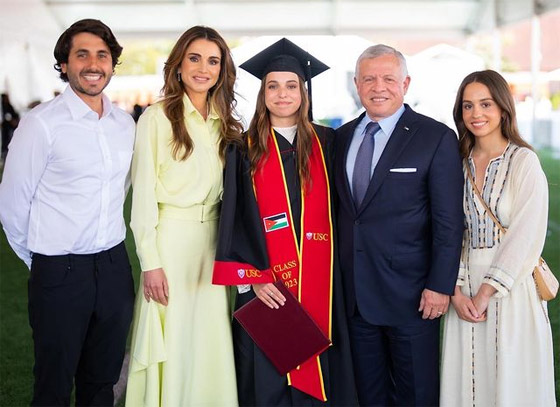 الأسرة الملكية الأردنية تحتفل بتخرج الأميرة سلمى بدرجة البكالوريوس صورة رقم 7
