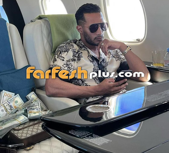  صورة رقم 2 - صور محمد رمضان (جعفر العمدة) يستعرض رزم دولارات داخل الطائرة، والبرلمان المصري يحقق!