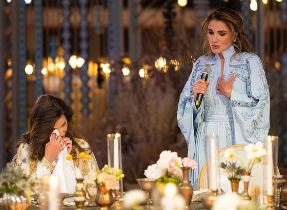 الملكة رانيا تنشر اللقطات الأولى من حفل حناء رجوة وولي عهد الأردن صورة رقم 1