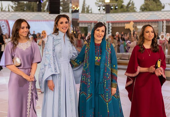 الملكة رانيا تنشر اللقطات الأولى من حفل حناء رجوة وولي عهد الأردن صورة رقم 8