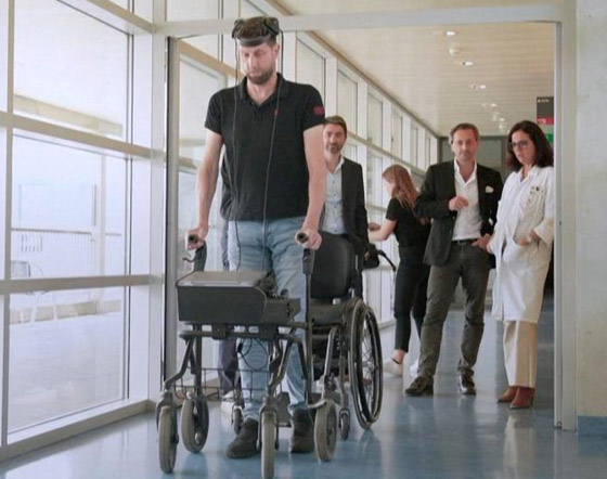  صورة رقم 7 - فيديو لمعجزة تكنولوجية.. رجل مصاب بالشلل يتمكن من المشي مجددا