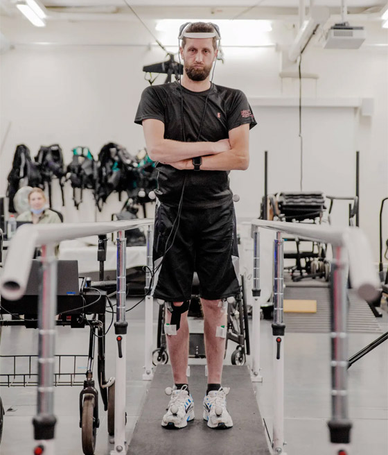 صورة رقم 11 - فيديو لمعجزة تكنولوجية.. رجل مصاب بالشلل يتمكن من المشي مجددا