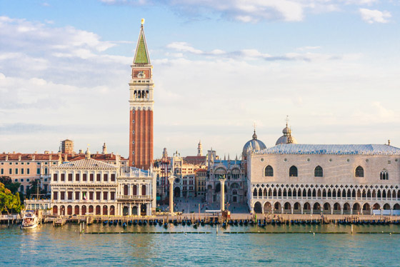  صورة رقم 1 - السياحة في البندقية بإيطاليا غنية بالمعالم والفنون والقنوات المائية.. صور
