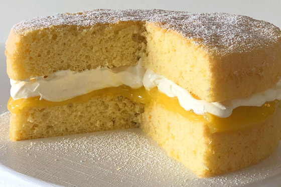  صورة رقم 3 - إليكم طريقة تحضير كعكة الليمون الإسفنجية الخفيفة للرجيم