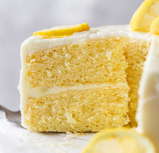  صورة رقم 4 - إليكم طريقة تحضير كعكة الليمون الإسفنجية الخفيفة للرجيم