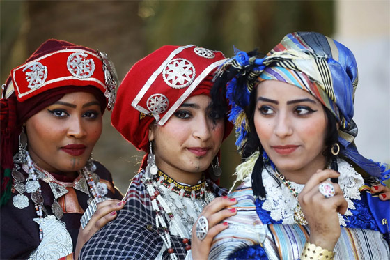  صورة رقم 2 - يوم الجمال العالمي: صور جمال الأزياء الوطنية بدول العالم بينها ليبيا وفلسطين