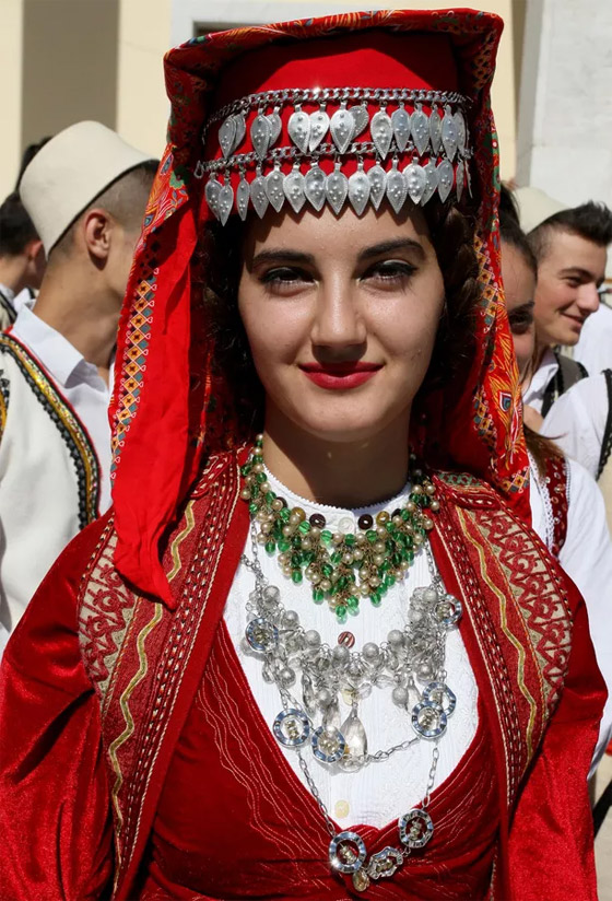  صورة رقم 6 - يوم الجمال العالمي: صور جمال الأزياء الوطنية بدول العالم بينها ليبيا وفلسطين