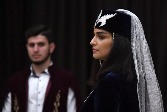  صورة رقم 16 - يوم الجمال العالمي: صور جمال الأزياء الوطنية بدول العالم بينها ليبيا وفلسطين