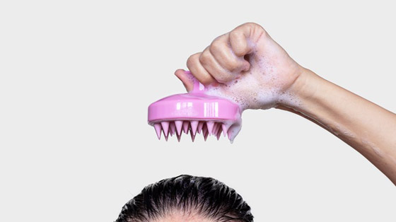  صورة رقم 1 - فوائد استعمال فرشاة تدليك الشعر المصنوعة من السيليكون