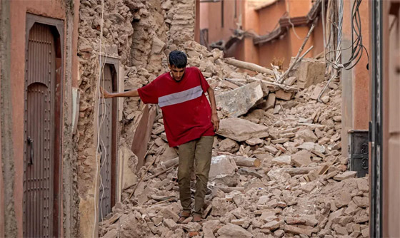  صورة رقم 8 - المغرب يسابق الزمن لإنقاذ المحاصرين تحت أنقاض الزلزال ويقبل المساعدة من 4 دول