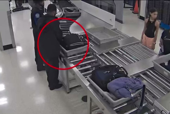  صورة رقم 2 - فيديو: موظفو جمارك في مطار أمريكي يسرقون أمتعة الركاب!