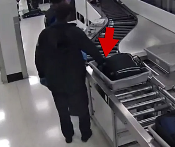  صورة رقم 10 - فيديو: موظفو جمارك في مطار أمريكي يسرقون أمتعة الركاب!