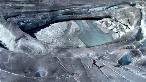  صورة رقم 1 - بالصور: مناظر طبيعية جديدة مع اختفاء أنهار جبال الألب الجليدية