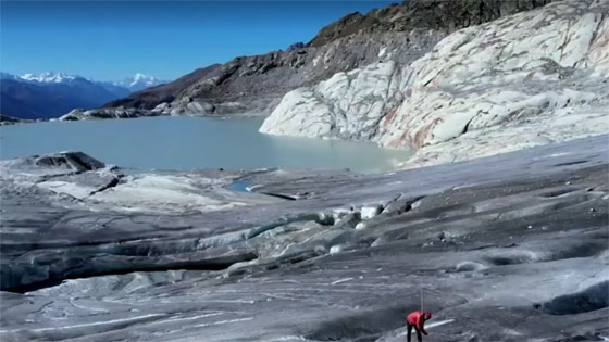 صورة رقم 3 - بالصور: مناظر طبيعية جديدة مع اختفاء أنهار جبال الألب الجليدية