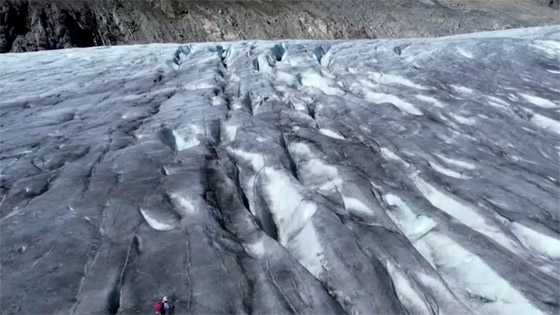  صورة رقم 5 - بالصور: مناظر طبيعية جديدة مع اختفاء أنهار جبال الألب الجليدية