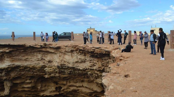  صورة رقم 5 - حفرة ضخمة غامضة بعمق 60 مترا تظهر فجأة في المغرب وتثير الرعب