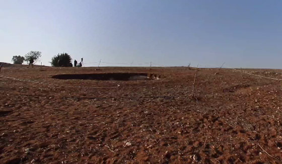  صورة رقم 8 - حفرة ضخمة غامضة بعمق 60 مترا تظهر فجأة في المغرب وتثير الرعب