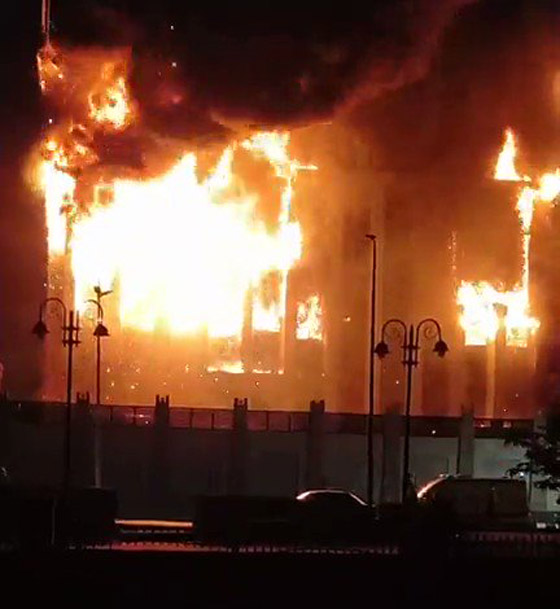  صورة رقم 7 - حريق ضخم يلتهم مديرية أمن الإسماعيلية بمصر.. انهيار المبنى وعشرات الإصابات