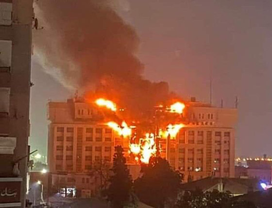  صورة رقم 12 - حريق ضخم يلتهم مديرية أمن الإسماعيلية بمصر.. انهيار المبنى وعشرات الإصابات