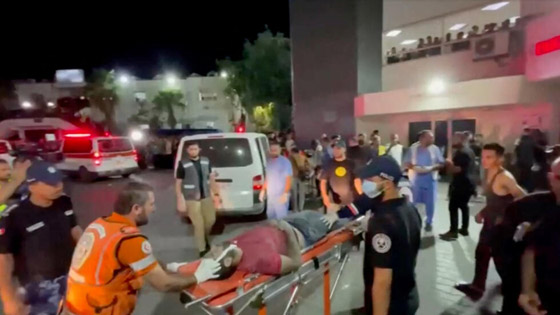  صورة رقم 1 - حرب غزة: مقتل المئات جراء قصف مستشفى المعمداني في غزة