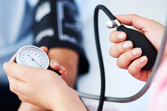  صورة رقم 1 - عادة يومية بسيطة تخفض ضغط الدم مثل الدواء.. ما هي؟