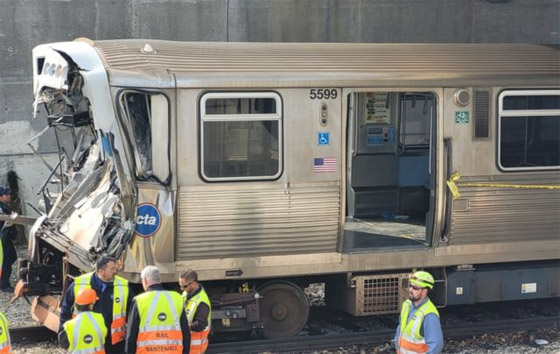  صورة رقم 2 - عشرات الجرحى جراء حادث اصطدام قطار بكاسحة ثلوج في شيكاغو