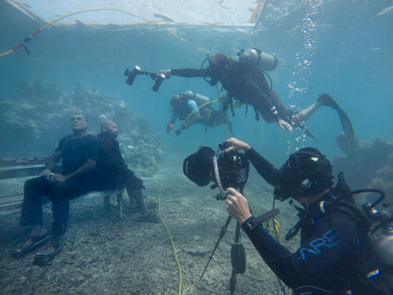  صورة رقم 15 - تحبس الأنفاس.. صور مؤرقة لأشخاص تحت الماء تُجسد عواقب تغير المناخ