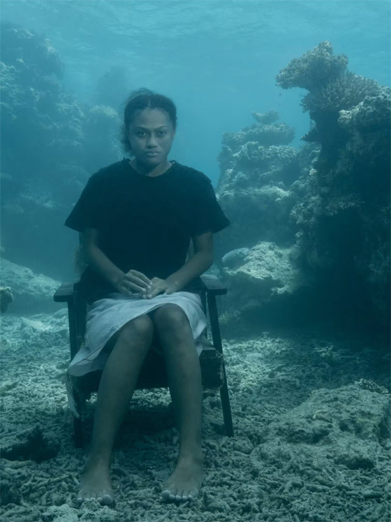  صورة رقم 2 - تحبس الأنفاس.. صور مؤرقة لأشخاص تحت الماء تُجسد عواقب تغير المناخ