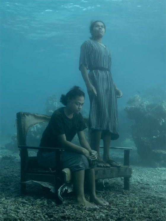  صورة رقم 5 - تحبس الأنفاس.. صور مؤرقة لأشخاص تحت الماء تُجسد عواقب تغير المناخ