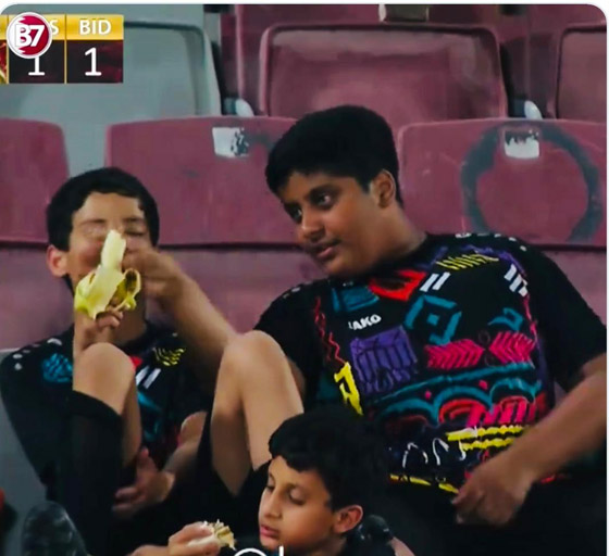 دعابة عفوية بين طفلين بملعب في قطر تثير تفاعلاً واسعاً (فيديو) صورة رقم 3