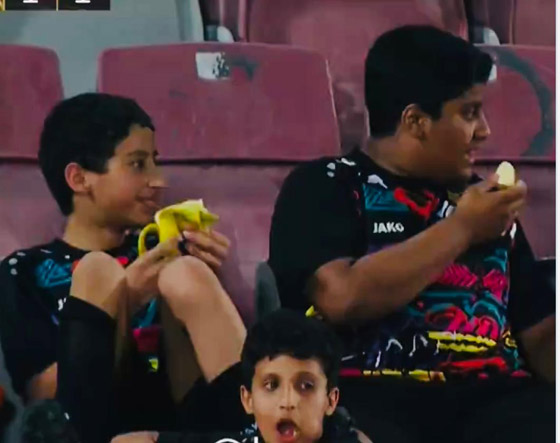 دعابة عفوية بين طفلين بملعب في قطر تثير تفاعلاً واسعاً (فيديو) صورة رقم 4