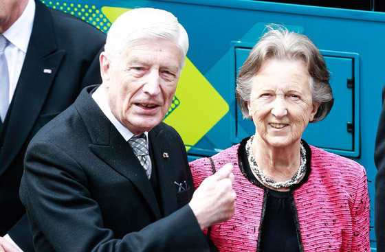  صورة رقم 6 - اختارا الموت يدا بيد.. وفاة رئيس الوزراء الهولندي الأسبق مع زوجته بـ(القتل الرحيم) بعد أن عاشا معا 70 عاما