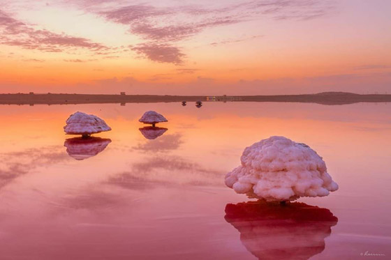 في أذربيجان.. بحيرة وردية اللون تتوسط منطقة مأهولة بالسكان (صور) صورة رقم 2