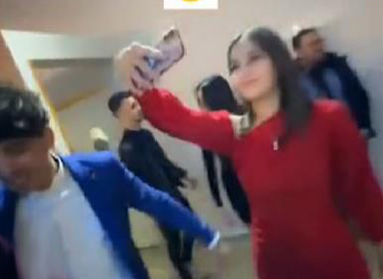 احتفلوا بجنون قبل امتحان الثانوية.. فيديو راقص يثير ضجة في الجزائر صورة رقم 2
