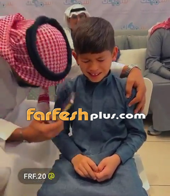 فيديو مؤثر: لحظة سماع طفل سعودي لأول مرة في حياته صورة رقم 4