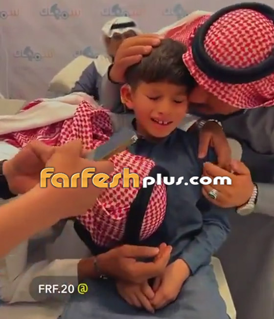 فيديو مؤثر: لحظة سماع طفل سعودي لأول مرة في حياته صورة رقم 5