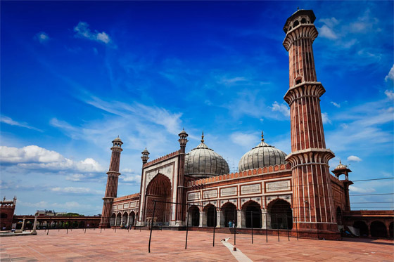 بالصور: جولة على المساجد الشهيرة المنتشرة في الدول الأجنبية صورة رقم 1