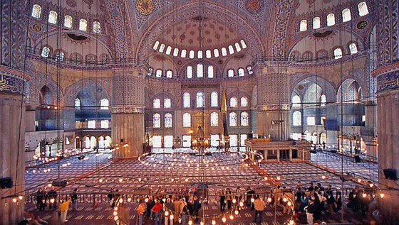 جامع السلطان أحمد.. تحفة معمارية تزين إسطنبول صورة رقم 1