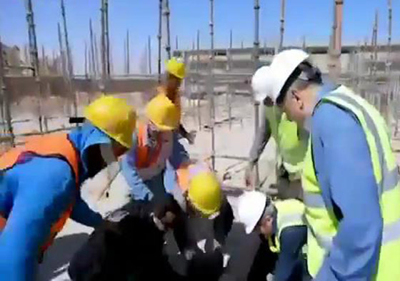 فيديو.. الإعلامي عمرو الليثي يصرخ الحقوني عند سقوطه من الطابق الثالث صورة رقم 3
