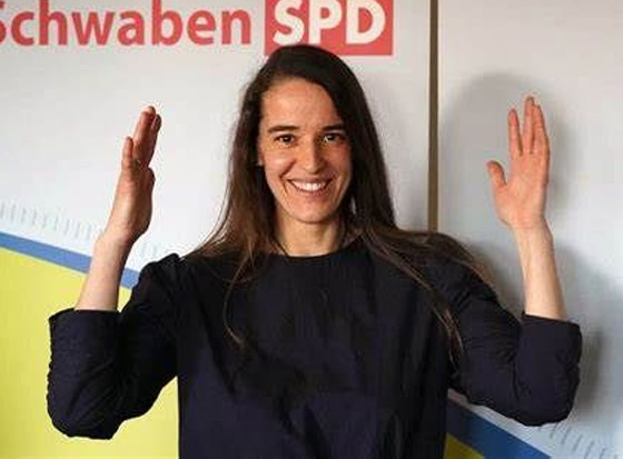 لحظة تاريخية.. أول نائبة صماء في البرلمان الألماني صورة رقم 7