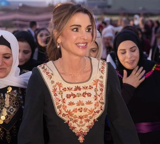 الملكة رانيا ترتدي ثوب ظهرت به منذ 9 سنوات وتبدو جميلة، أنيقة وراقية (فيديو وصور) صورة رقم 6