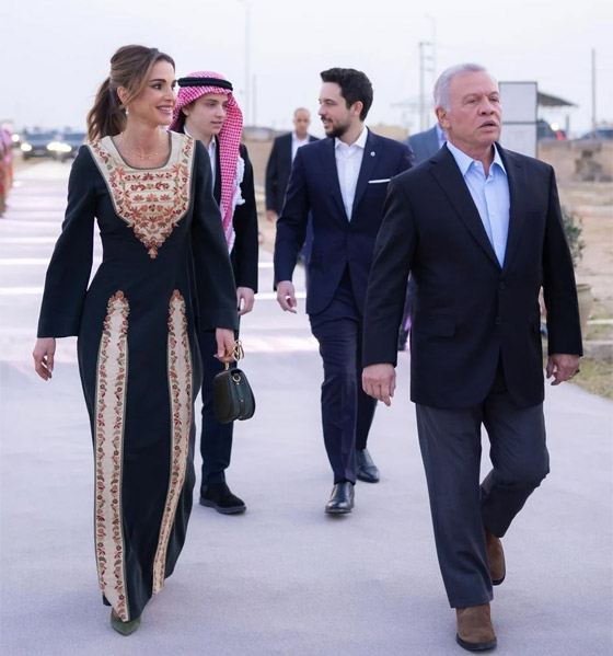 الملكة رانيا ترتدي ثوب ظهرت به منذ 9 سنوات وتبدو جميلة، أنيقة وراقية (فيديو وصور) صورة رقم 5