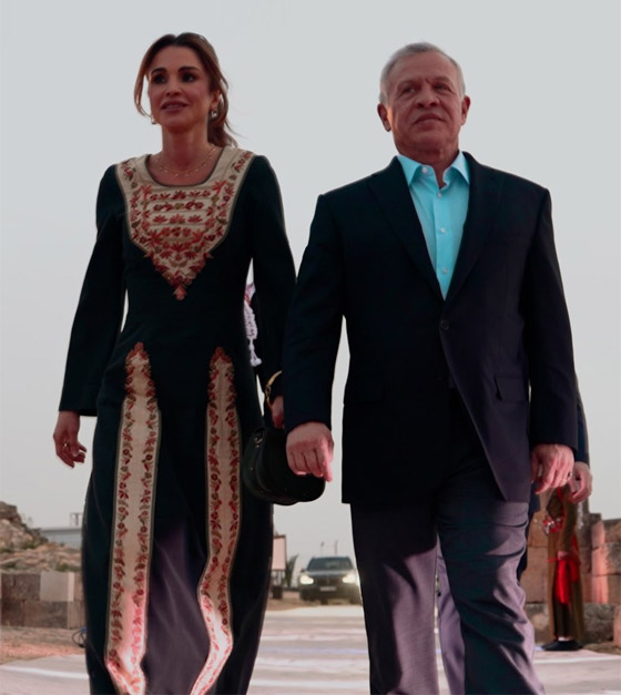 الملكة رانيا ترتدي ثوب ظهرت به منذ 9 سنوات وتبدو جميلة، أنيقة وراقية (فيديو وصور) صورة رقم 7