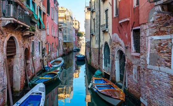 لماذا لا تتأثر أساسات البيوت وجدرانها في مدينة البندقية الإيطالية بسبب ملامستها الدائمة للمياه؟ صورة رقم 4