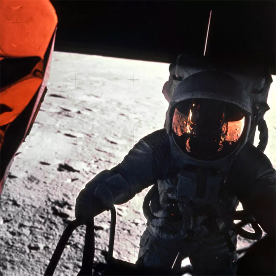 صور مميزة للتاريخ وثقتها العدسات لرواد الفضاء صورة رقم 3