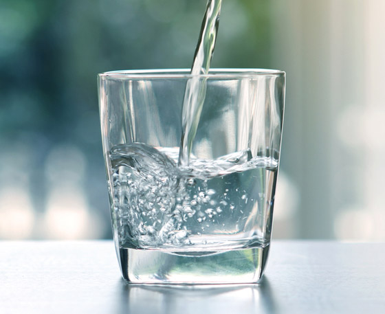 لمنع جفاف الجسم.. 6 طرق لزيادة استهلاك كمية الماء اليومية صورة رقم 3